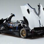 Pagani Pagani Zonda HP Barchetta Kolfiber Vit LCD 1:18 1:18 Metall