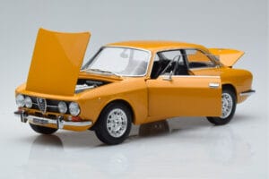Alfa Romeo 1750 GTV Gul Norev 1:18 187910 Metall — bild 2 av 7