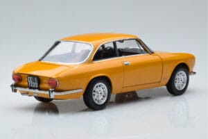 Alfa Romeo 1750 GTV Gul Norev 1:18 187910 Metall — bild 3 av 7