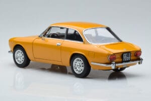 Alfa Romeo 1750 GTV Gul Norev 1:18 187910 Metall — bild 6 av 7