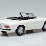 Alfa Romeo 2000 Spider Vit Norev 1:18 - image 2 of 7