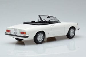 Alfa Romeo 2000 Spider Vit Norev 1:18 187882 Metall — bild 2 av 7