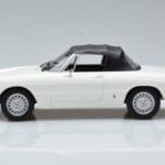 Alfa Romeo 2000 Spider Vit Norev 1:18 - image 3 of 7