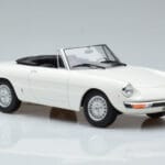 Alfa Romeo 2000 Spider Vit Norev 1:18 - image 5 of 7