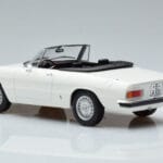 Alfa Romeo 2000 Spider Vit Norev 1:18 - image 6 of 7