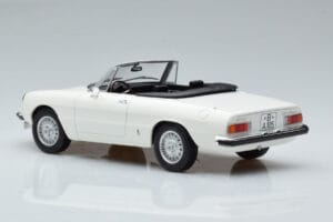 Alfa Romeo 2000 Spider Vit Norev 1:18 187882 Metall — bild 6 av 7