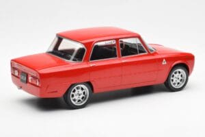 Alfa Romeo Giulia Nuova Super Röd Custom Wheels MCG 1:18 MCG18333 Metall — bild 2 av 6