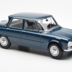Alfa Romeo Giulia TI Petroleumblå Norev 1:18 - image 4 of 6