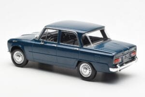 Alfa Romeo Giulia TI Petroleumblå Norev 1:18 187971 Metall — bild 5 av 6