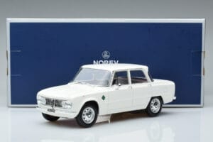 Alfa Romeo Giulia Ti Super Norev 1:18 187970 Metall — bild 6 av 6