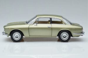 Alfa Romeo GTV 2000 Grön Begränsad Upplaga Norev 1:18 187913 Metall — bild 4 av 7
