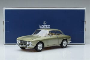 Alfa Romeo GTV 2000 Grön Begränsad Upplaga Norev 1:18 187913 Metall — bild 7 av 7