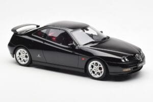 Alfa Romeo GTV V6 916 Svart Otto 1:18 OT1057 Resin — bild 4 av 6