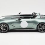 Aston Martin V12 Speedster Grön Metallic GT Spirit 1:18 GT906 - image 3 of 6