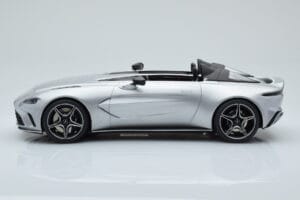 Aston Martin V12 Speedster Silver GT Spirit 1:18 GT430 Resin — bild 3 av 6
