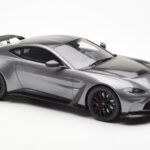 Aston Martin V12 Vantage Magnetic Silver GT Spirit 1:18 GT443 - image 4 of 6