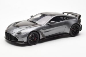 Aston Martin V12 Vantage Magnetic Silver GT Spirit 1:18 GT443