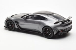 Aston Martin V12 Vantage Magnetic Silver GT Spirit 1:18 GT443 Resin — bild 5 av 6