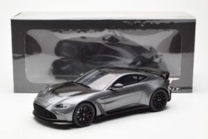 Aston Martin V12 Vantage Magnetic Silver GT Spirit 1:18 GT443 Resin — bild 6 av 6