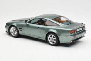Aston Martin V8 Vantage Grön GT Spirit 1:18 GT345 Resin — bild 5 av 6