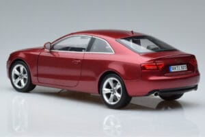 Audi A5 B8 Granatröd Norev 1:18 188352 Metall — bild 6 av 7