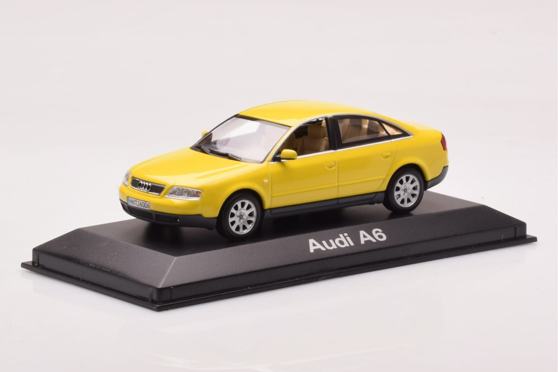 Audi A6 C5 Gul Minichamps 1:43 IND47004 Metall — bild 2 av 4