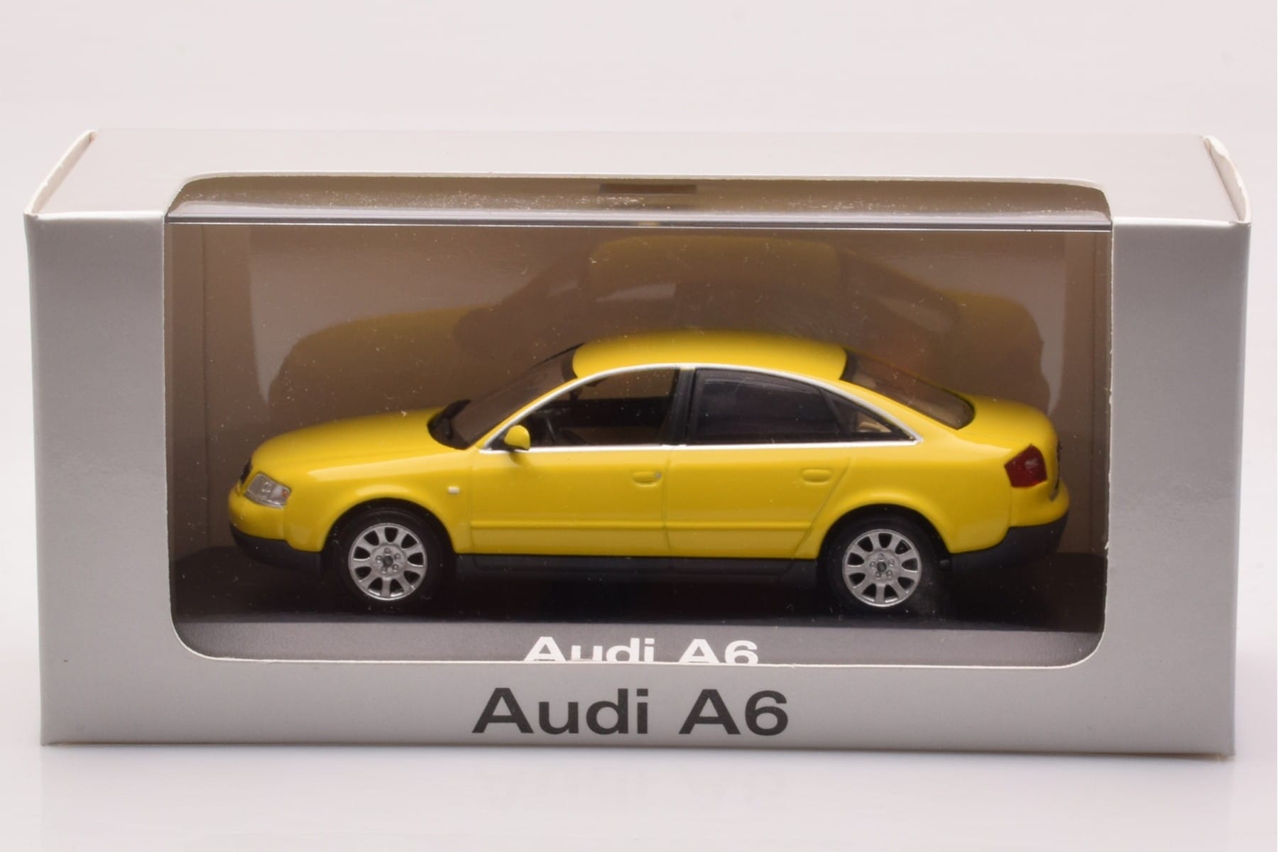 Audi A6 C5 Gul Minichamps 1:43 IND47004 Metall — bild 4 av 4