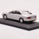 Audi A8 D2 Silver Grön Rand Minichamps 1:43 - image 3 of 4
