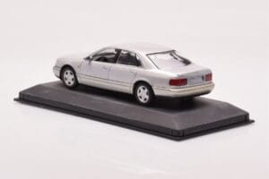 Audi A8 D2 Silver Grön Rand Minichamps 1:43 AUDI-264455 Metall — bild 3 av 4