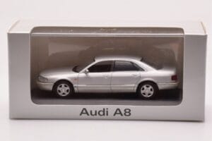 Audi A8 D2 Silver Grön Rand Minichamps 1:43 AUDI-264455 Metall — bild 4 av 4