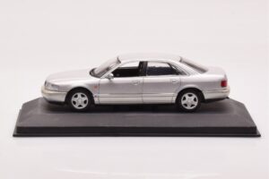 Audi A8 D2 Silver Grön Rand Minichamps 1:43
