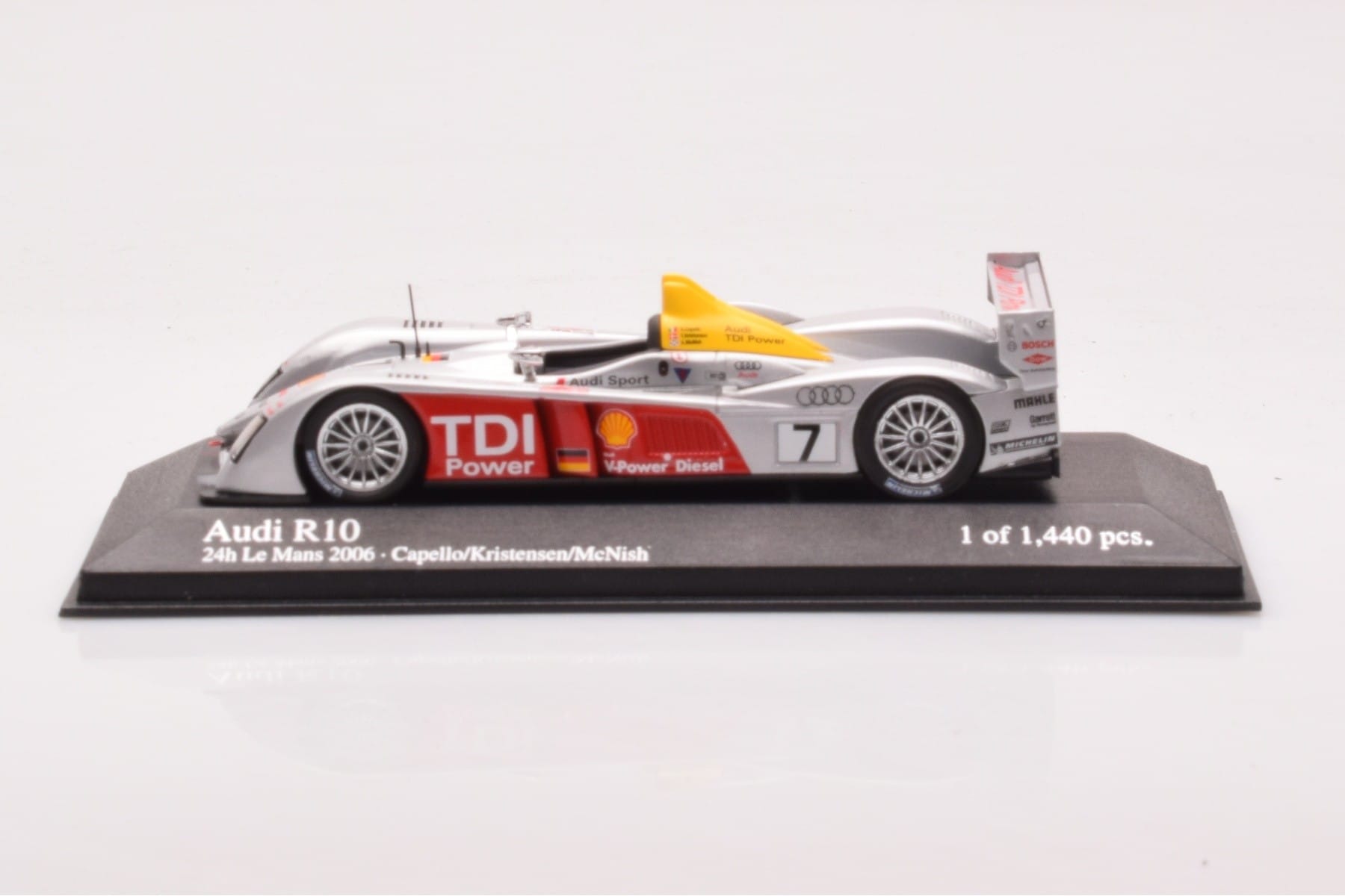 Audi R10 TDI LMP1 #7 R. Capello / T. Kristensen / A. McNish 24 Hours of Le Mans 2006 Minichamps 1:43 400061607 Metall