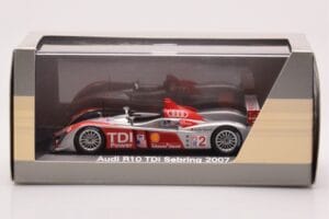 Audi R10 TDI LMP1 #2 F. Biela / E. Pirro / M. Werner 12 Hours of Sebring 2007 Minichamps 1:43 5020700233 Metall — bild 4 av 4