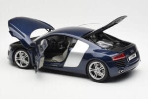Audi R8 4.2 FSI V8 Blå Kyosho 1:18 09213BL Metall — bild 5 av 8
