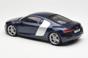Audi R8 4.2 FSI V8 Blå Kyosho 1:18 09213BL Metall — bild 7 av 8