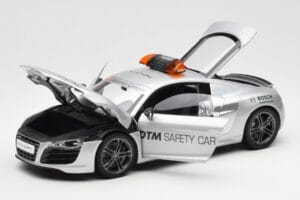 Audi R8 5.2 DTM Safety Car 2010 Kyosho 1:18 09216DTM Metall — bild 2 av 8