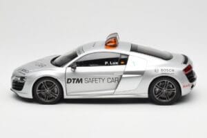 Audi R8 5.2 DTM Safety Car 2010 Kyosho 1:18 09216DTM Metall — bild 4 av 8