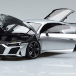 Audi R8 Performance Silver Kengfai 1:18 - image 2 of 10