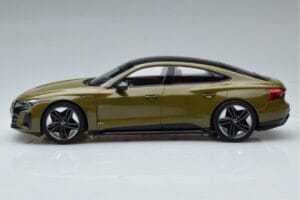 Audi RS E-Tron GT Olivgrön Norev 1:18 188380 Metall — bild 3 av 6