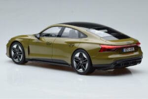 Audi RS E-Tron GT Olivgrön Norev 1:18 188380 Metall — bild 5 av 6