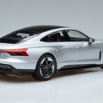 Audi RS e-tron GT Silver Norev 1:18 188381 Metall - image 2 of 6