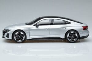 Audi RS e-tron GT Silver Norev 1:18 188381 Metall — bild 3 av 6