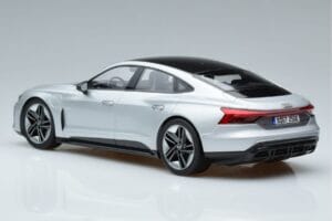 Audi RS e-tron GT Silver Norev 1:18 188381 Metall — bild 5 av 6