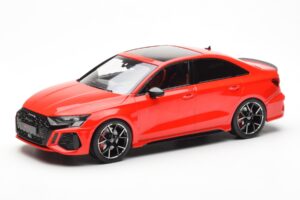 Audi RS3 8Y Sedan Röd MCG 1:18
