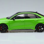 Audi RS3 8Y Sedan Grön GT Spirit 1:18 - image 3 of 6