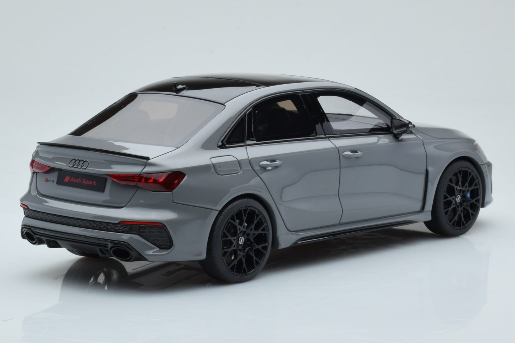 Audi RS3 8Y Sedan Performance Edition Grå GT Spirit 1:18 GT885 Resin — bild 2 av 6