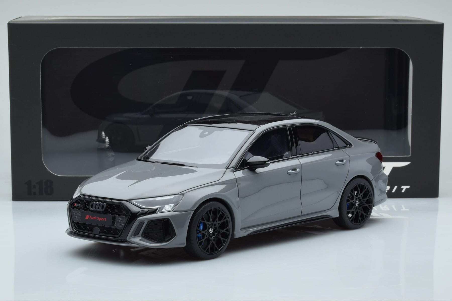 Audi RS3 8Y Sedan Performance Edition Grå GT Spirit 1:18 GT885 Resin — bild 6 av 6