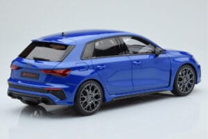 Audi RS3 8Y Sportback Performance Edition Nagaro Blå GT Spirit 1:18 GT884 Resin — bild 2 av 5