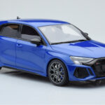 Audi RS3 8Y Sportback Performance Edition Nagaro Blå GT Spirit 1:18 - image 3 of 5