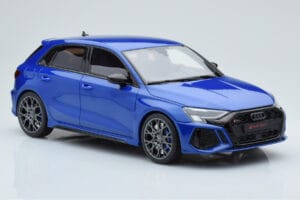 Audi RS3 8Y Sportback Performance Edition Nagaro Blå GT Spirit 1:18 GT884 Resin — bild 3 av 5
